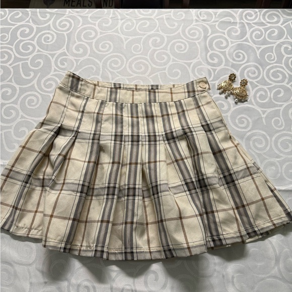 hesperus Dresses & Skirts - Cream and Black Skater Mini Skirt with Pleats